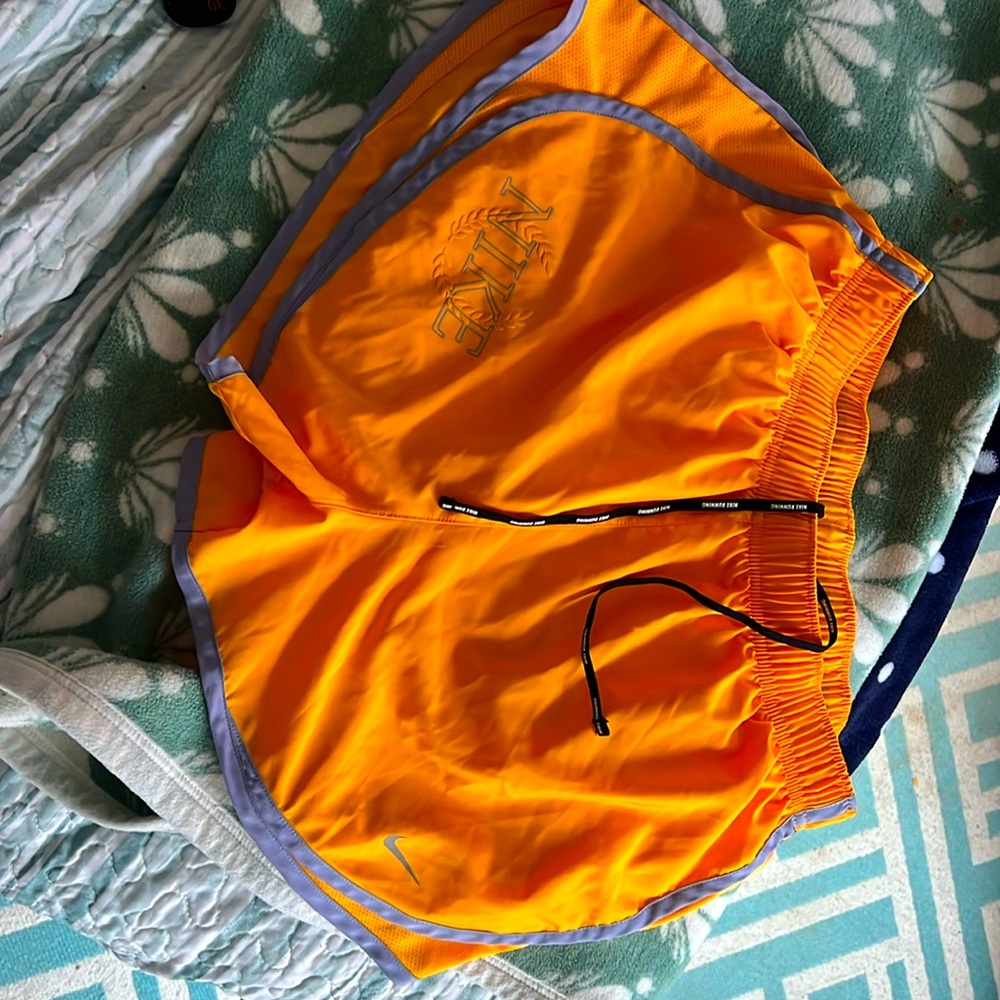 Nike dri fit graphic shorts large new tags off dri fit shorts